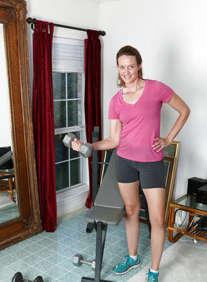 18 year old black girl Nia Nacci doffs school clothes to poses naked